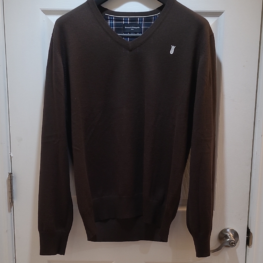 Classic V-Neck Sweater in Deep Brown